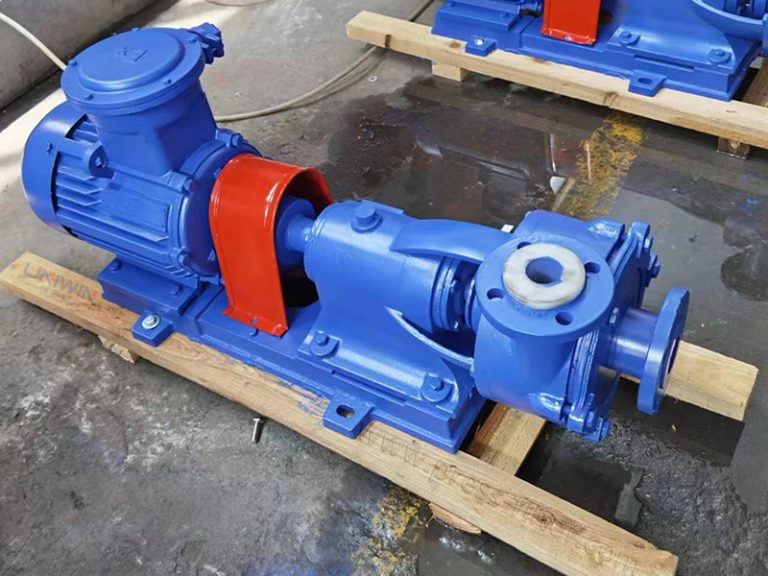 Corrosion-resistant and wear-resistant mortar pump