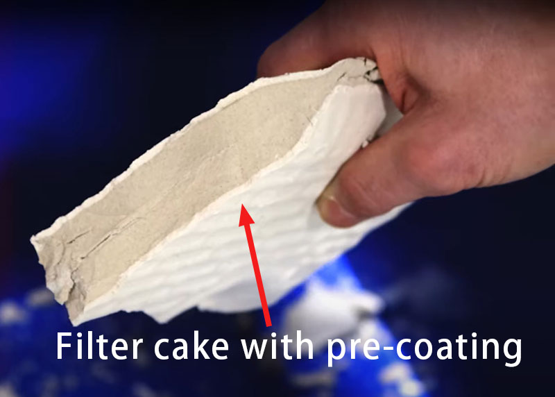 Filter cake with pre-coating