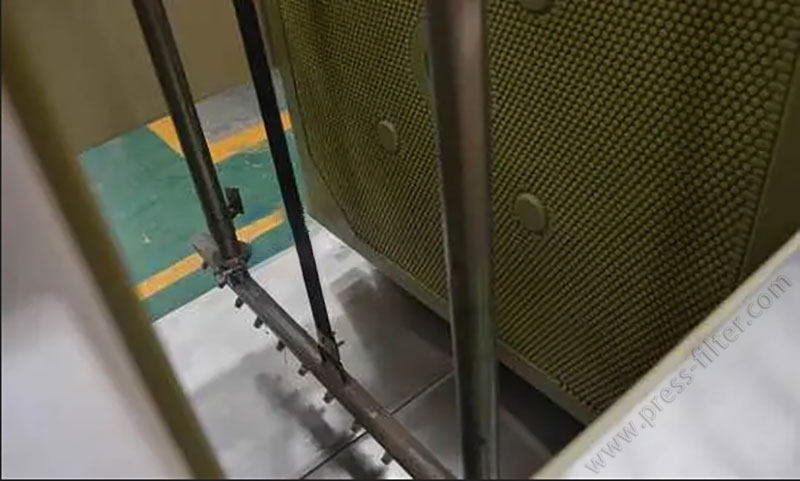 Filter plate cleaning system