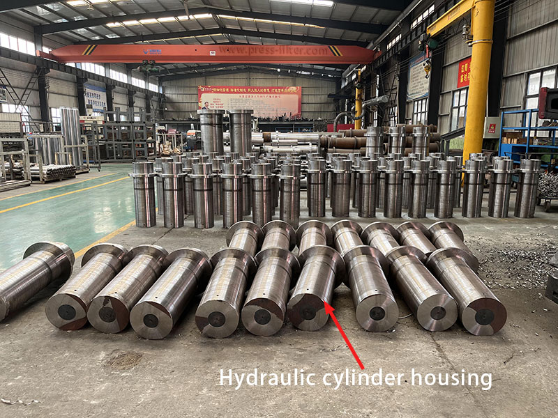 Hydraulic cylinder housing
