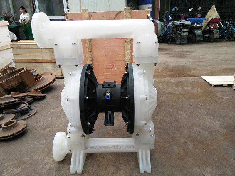 Diaphragm pump