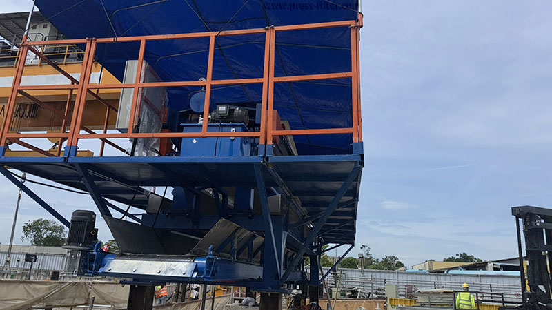 Vehicle mounted filter press