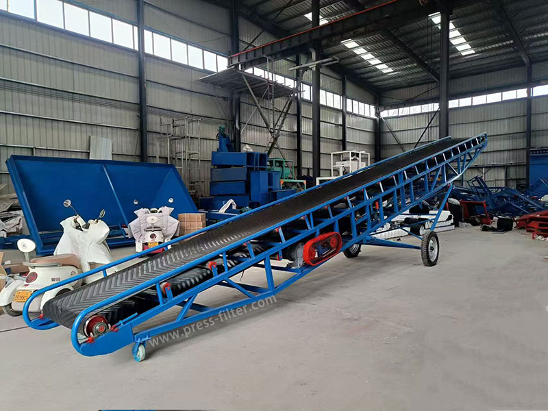 Inclined belt conveyor